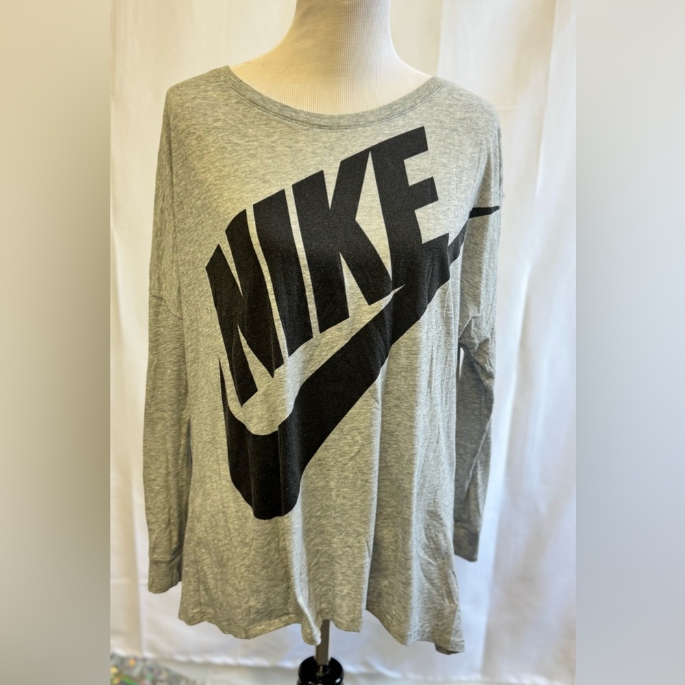 Vintage Y2K Nike Oversized Long Sleeve Shirt XL Gray Big Logo Swoosh 2000s men’s